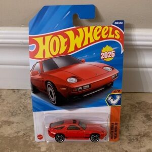 Hot Wheels Porsche 928S Red Sports Car Muscle Mania 2025 250/250 or 10/10